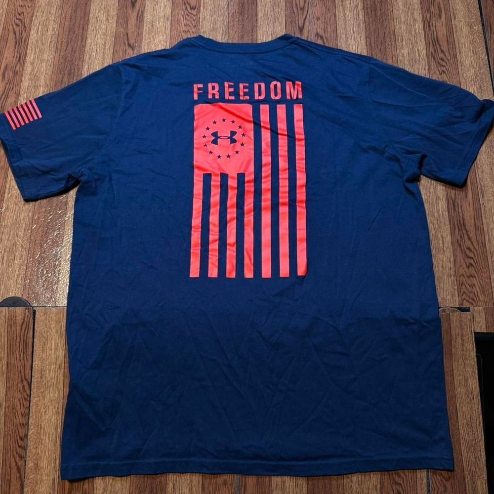 Under Armour Blue Freedom USA Retro Sportswear Train Shirt Fits Large